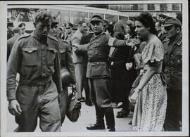 Scherl Bilderdienst/ PK-Kriegsberichter Vennemann: "Los "libertadores" en la marcha hacia París". 4 julio 1944