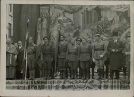 ABC, Blanco y Negro: Generales Solchaga, Dávila y Castro Girona en Pamplona. Imposición condecoraciones. 12 noviembre 1937