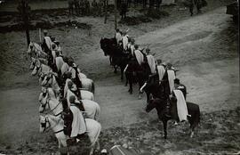 Cuerpo de africanos desfilando a caballo en el Campo de concentración de Argelés en Canet Plage (Pyrenees Orientales), 1939.  Perteneciente a un conjunto de fotografías de la llegada de refugiados españoles republicanos al Campo de concentración de Argelés al finalizar la Guerra Civil española, 1939.
