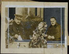 International News Photos / La Época / EE. Haynes: Stalin y Molotov votando. Moscú, 10 febrero 1947