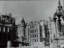 V a/4. Vor 20 años después: Destrucción del barrio viejo de Viena y el Mercado Alto, c. 1945.