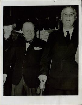 International News Photo: Roosevelt y Churchill. "Tiempo de descanso por navidad"
