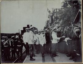 Romanov, Nicolás II (Zar). "El zar con su séquito militar", 1904