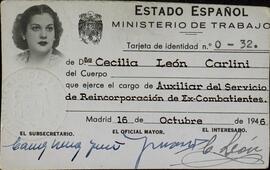 Carné de Doña Cecilia León Carlini que la acredita como Auxiliar del Servicio de Reincorporación de Ex-Combatientes del Ministerio de Trabajo del Estado Español. Madrid 16 de octubre de 1946