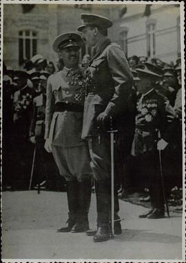 Fotografía de Franco con Alfonso XIII, s.d. / Franco visitando emplazamientos de la Marina. Villafranca, 29 julio 1949