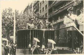 Franco Bahamonde, Francisco; Barroso, general Antonio; Martín Alonso, Pablo. Palco de honor