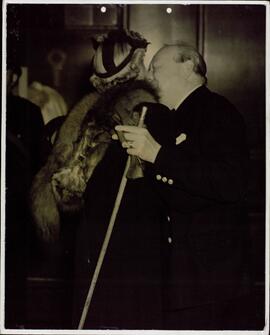 "El Sr. Churchill de nuevo en Londres"