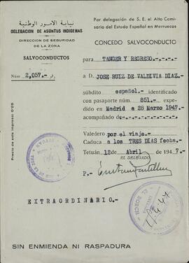Conjunto de documentos relativos a Don José Ruiz de Valdivia, ingeniero militar. 2 certificados de resolución de inocencia por parte del Tribunal Militar de 26 de junio de 1939, salvoconductos y un certificado del cónsul de la República Oriental de Uruguay en Madrid, informando de la condición de refugiado político de José Ruiz de Valdivia durante la Guerra Civil.