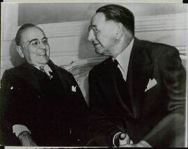 "El presidente del Brasil y el secretario de marina de EE. UU."