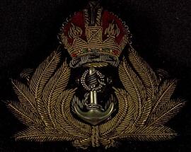Objetos Personales del Capitán del buque HMS Princess Astrid, Charles Edward Hall (incluye condecoraciones y bolígrafo), c. 1940