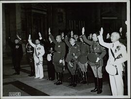 Luce: Dos fotografías de militares fascistas en entierro