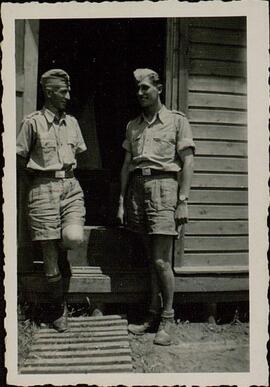 Dos soldados de la Wehrmacht en el este de Europa. Probablemente julio del 41