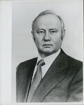 Vladimir Kryuchkov, presidente del Comité de Seguridad del Estado (KGB) en la sesión especial del Presidium del Soviet Supremo de la URSS celbrada en el Kremlin, Moscú, 1 de octubre de 1988. (EFE-AP).
