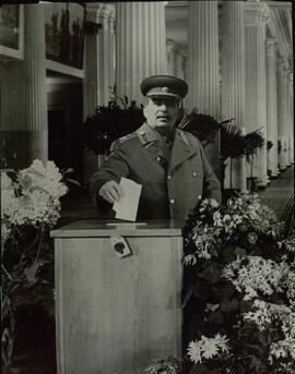Kovrigin, V. "Elecciones en el Soviet Supremo de la URSS, el camarada Stalin votando en Moscú"