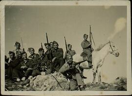 Grupo de soldados nacionales durante la Guerra Civil española (1936-1939).