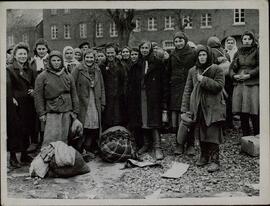 Campo de Julich. Trabajadoras esclavas, rusas y polacas, liberadas por el 9.º Ejército americano. 14 marzo 1945