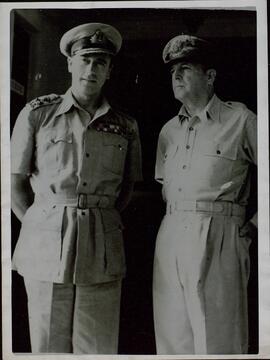 British Combine Acme Photo / Fox Photo: "Encuentro de MacArthur y Mountbatten"