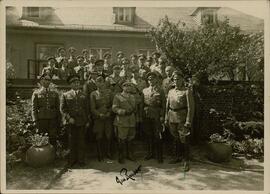 Fotografía de grupo de militares alemanes e italianos firmada por el general italiano Russo, probablemente en el sur de Ucrania.