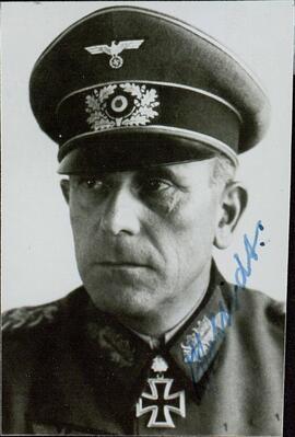 Hollidt, Karl-Adolf (1891-1985). Retrato autografiado
