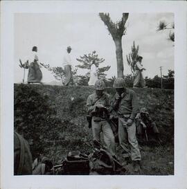 Conjunto de 20 Fotografías sobre la Vida Cotidiana durante la Guerra de Vietnam, c. 1965