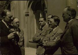 "Presse Illustrationen" Hoffmann. Hitler con Dr. Ley, Hens, von Ribbentropp, etc. Visita de los ingleses