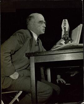 Camera Associates: Kaltenborn, Hans von
