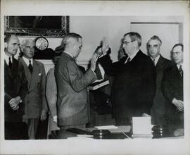 "Harry Truman jura su cargo como presidente". 4 diciembre 1945
