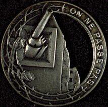 Insignia de gorra sobre la Línea Maginot: "No pasarán"