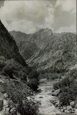 Cañón de Varsobsk, en la República Soviética de Tajikistán, c. 1970