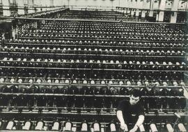 Interior de una Planta Textil en la URSS, c. 1970