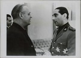 Scherl: Von Ribbentrop / Anfuso. "En la manifestación de la elaboración del Pacto tripartito. 12 diciembre 1944"