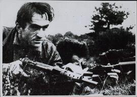 Francia Ocupada, 1940-1944. Un miembro del Maquis con una ametralladora Sten lanzada por los ingleses