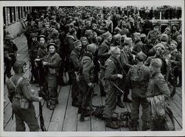 Fox Photos: "Operaciones conjuntas sobre el ataque en Dieppe. 20 agosto 1942"