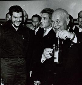 Colección Personal Sergei Smirnov (Fotógrafo Jefe de Izvestia): fotografía Che Guevara y Nikita Kruschev en Moscú. (Fotografía incluida en el Índice redactado por Sergei Smirnov y donado en 2004)