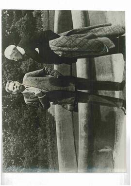 Gorki, Maxim (1868-1936) junto a Rolland, Romain (1866-1944), c. 1933